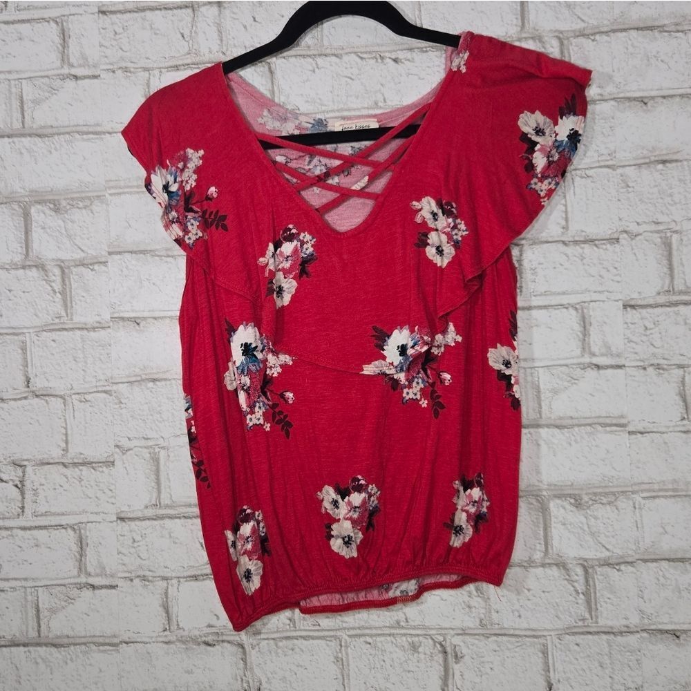 Free Kisses floral top‎